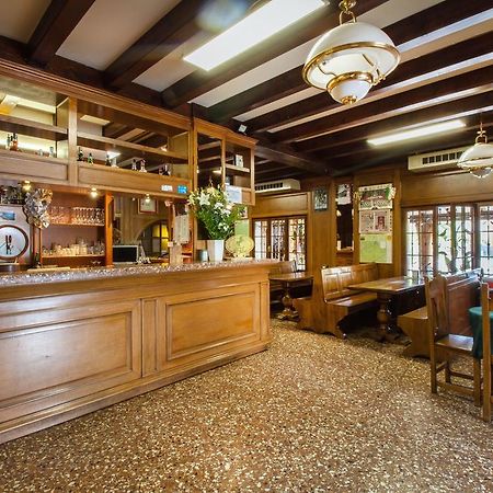 Albergo Ristorante Da Felice Loria Exterior photo
