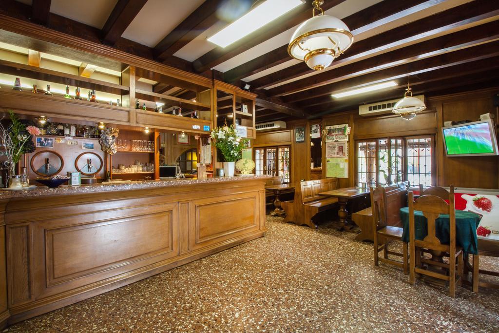 Albergo Ristorante Da Felice Loria Exterior photo