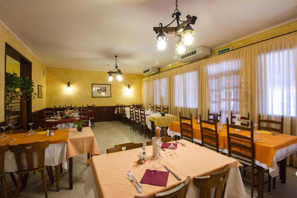 Albergo Ristorante Da Felice Loria Exterior photo