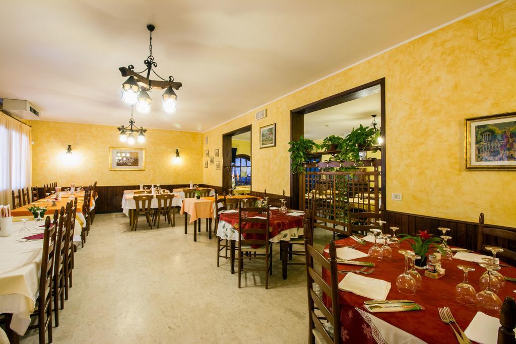 Albergo Ristorante Da Felice Loria Exterior photo